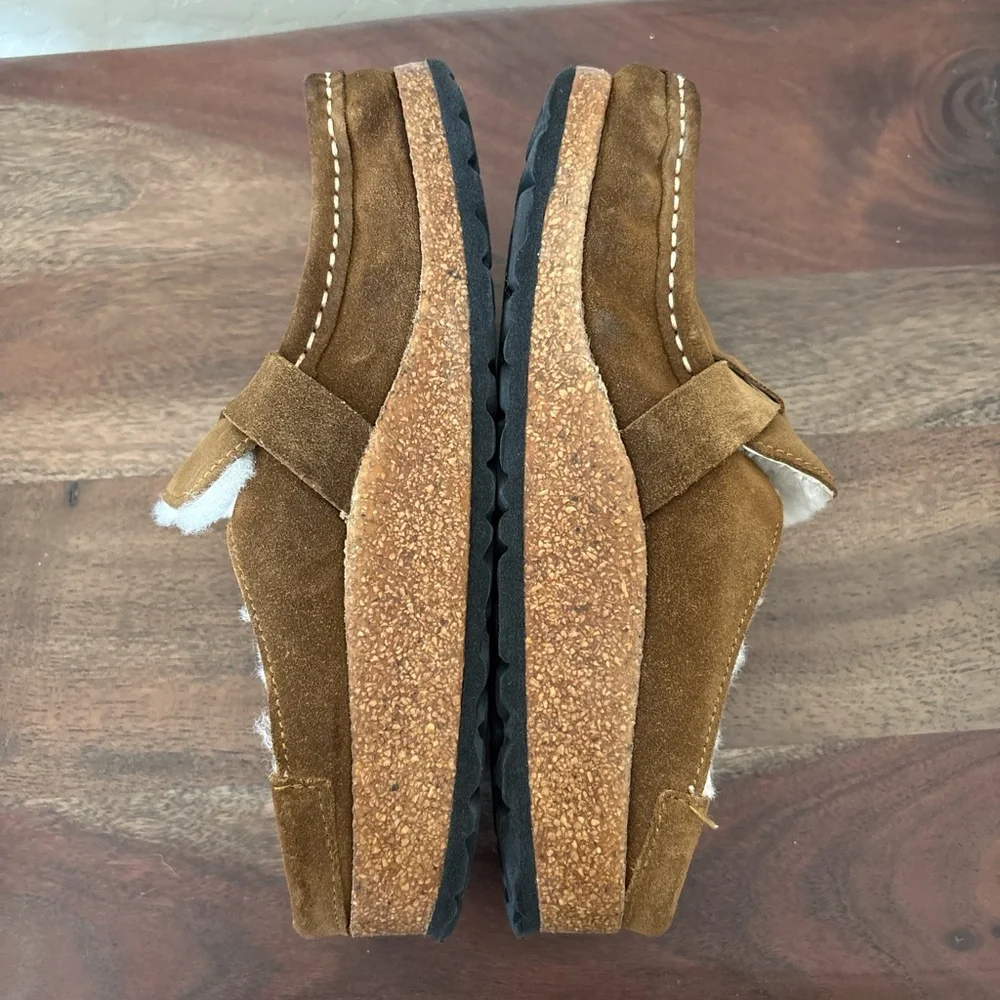 Birkenstock kids Tan Suede Slip-On Loafers. 35 US 3.5